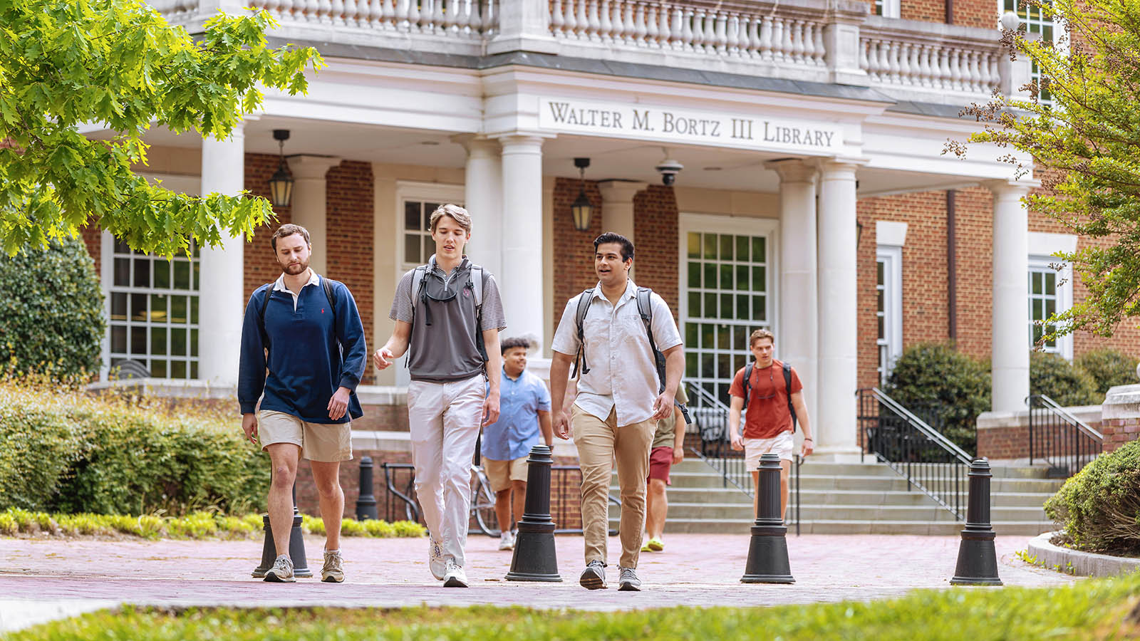 Students walking in from of Bortz Library at Hampden-Sydney College