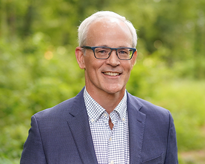 Evan Davis headshot