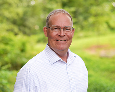 Glynn Holt headshot