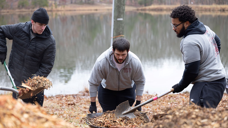 Students shoveling dirt at Hampden-Sydney College